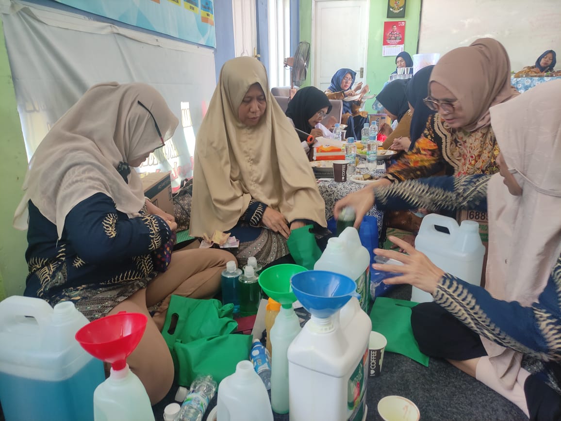 Refill Station X Kader Bank Sampah