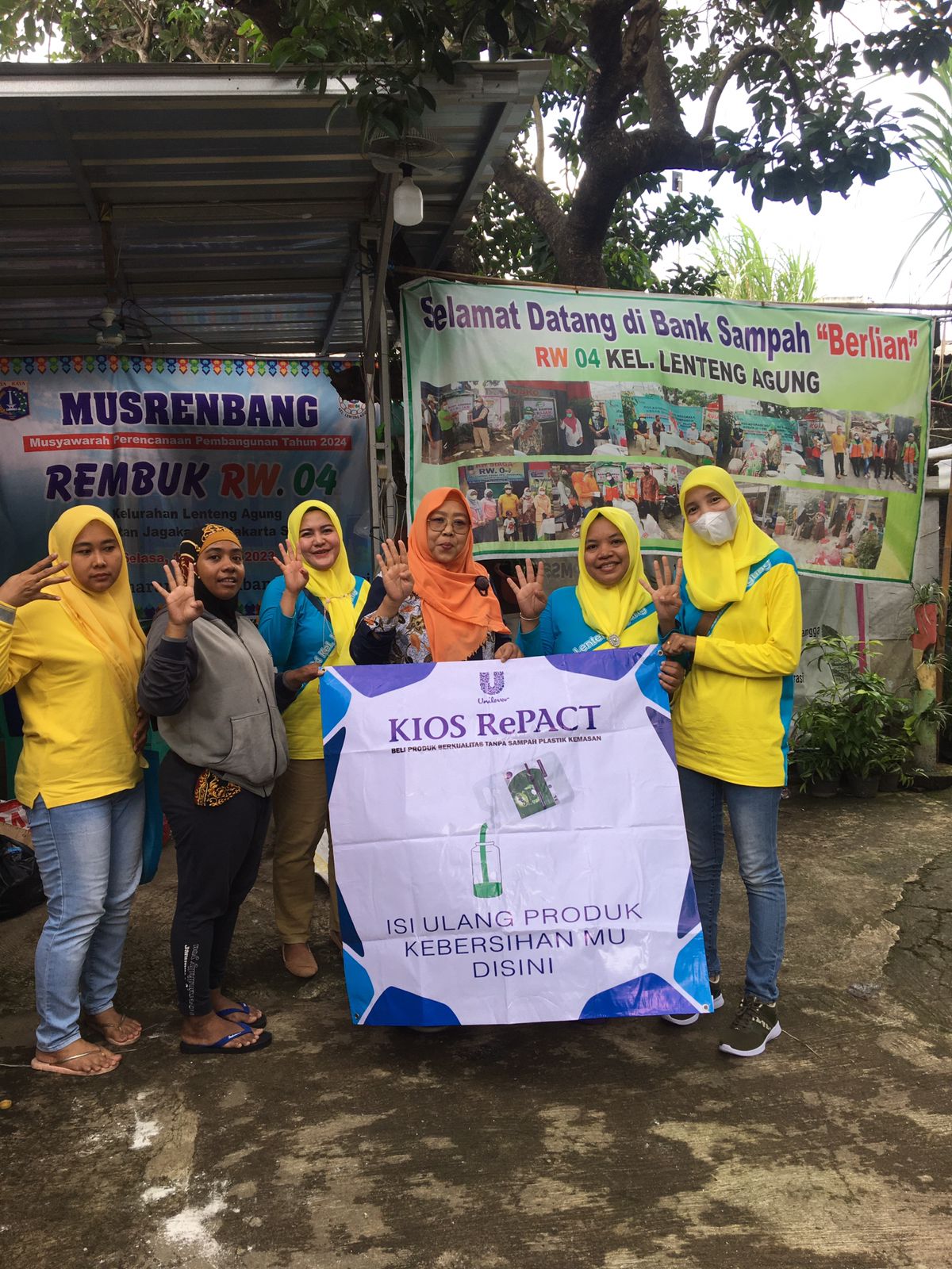 Refill Station & Kader Bank sampah