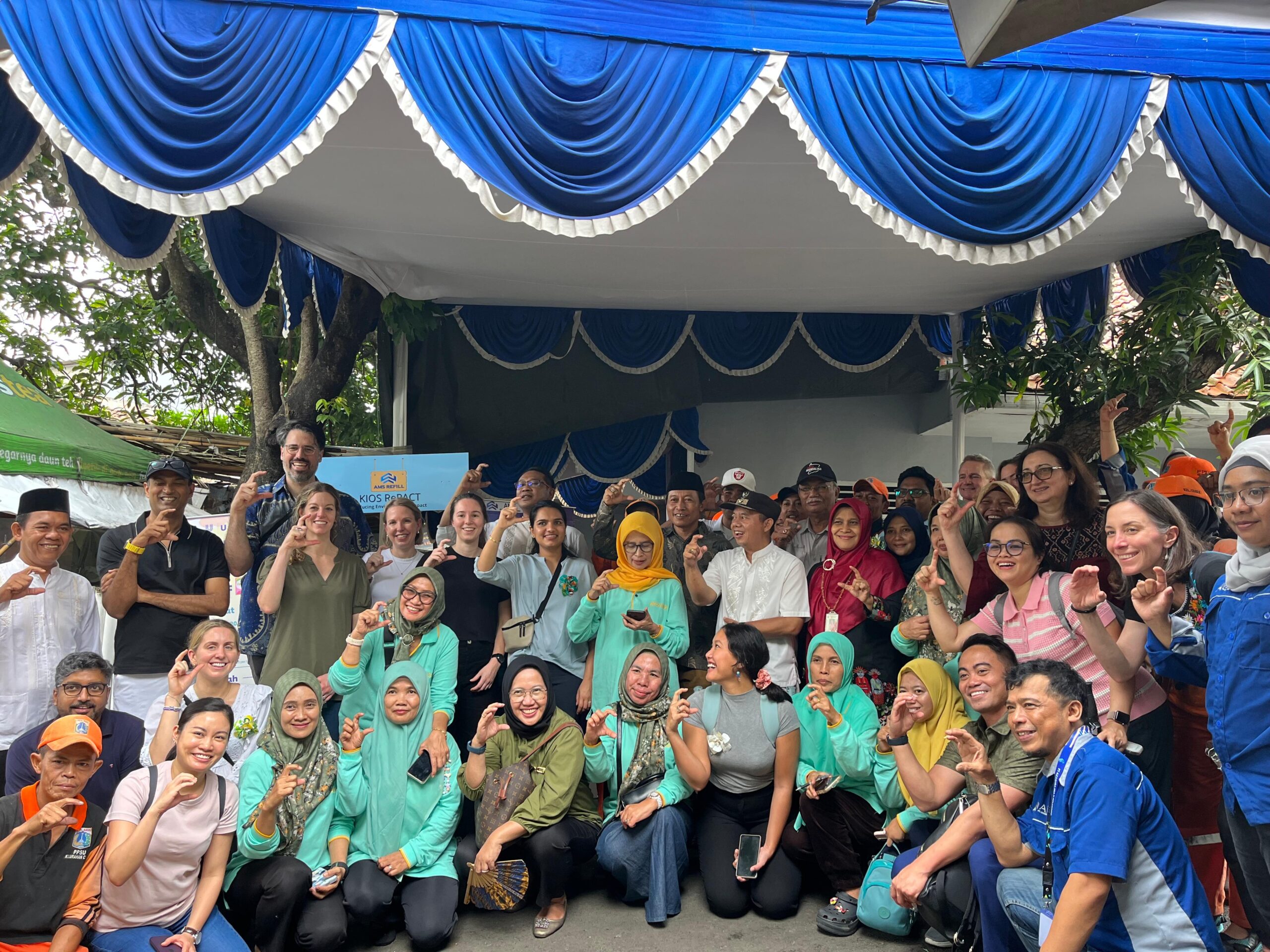 Kunjungan Inovatif : Menyelami Sistem Bank Sampah dan Refill Station Bersama Mitra PT Azzahra Multi Solusindo