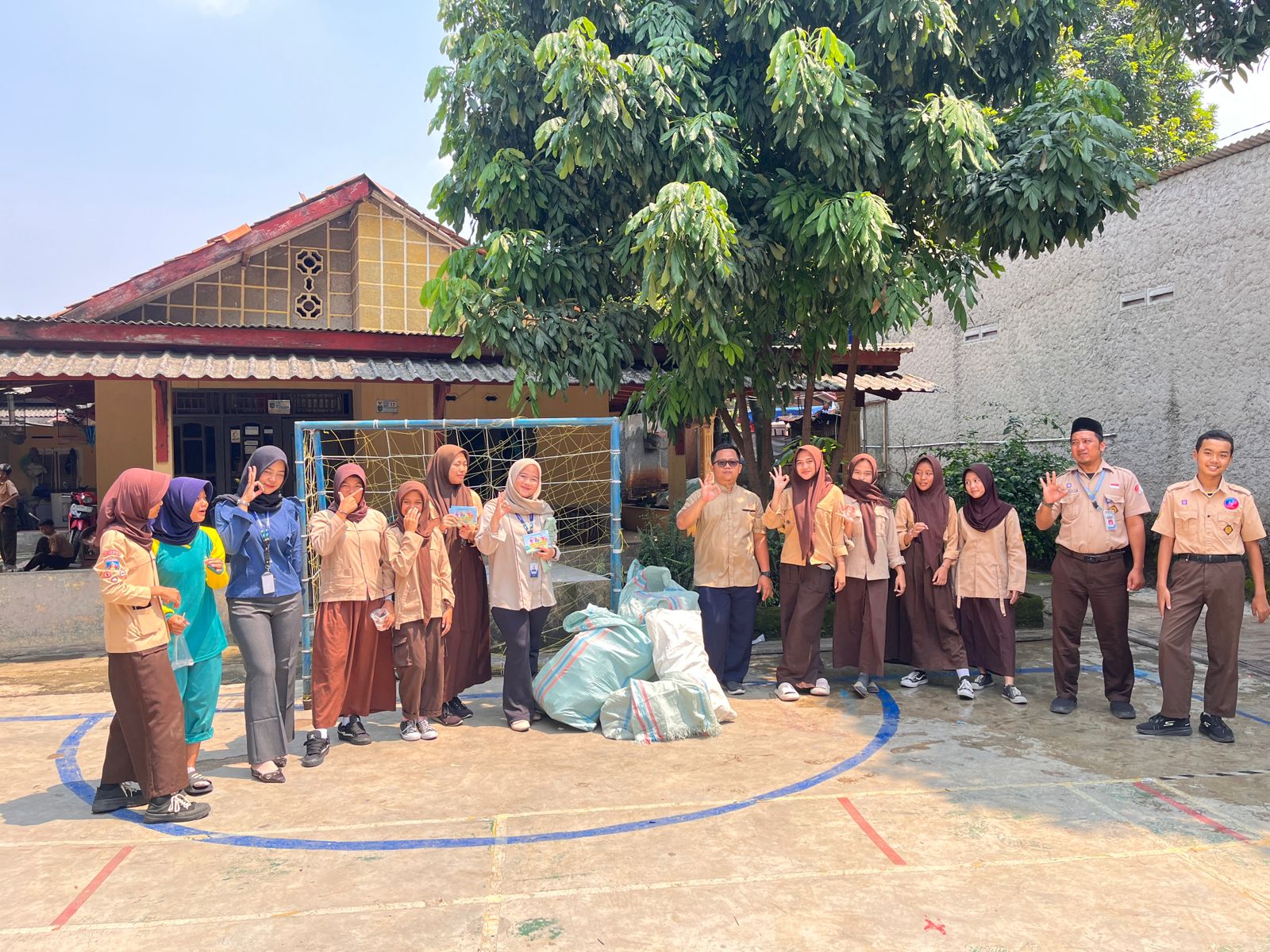 Pendampingan Pertama Pemilahan sampah di SMPIT Baitul Hikmah