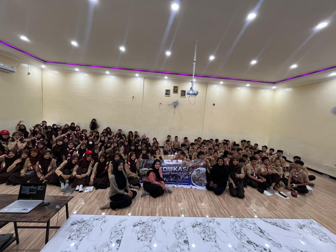 Sosialisasi Bank Sampah di SMP AL Fahir