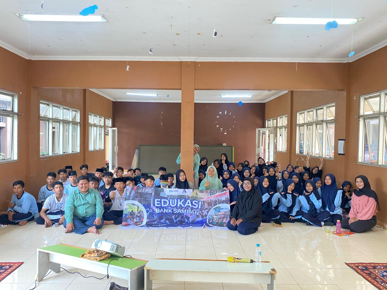 Sosialisasi Bank Sampah di Ponpes Darussholihin