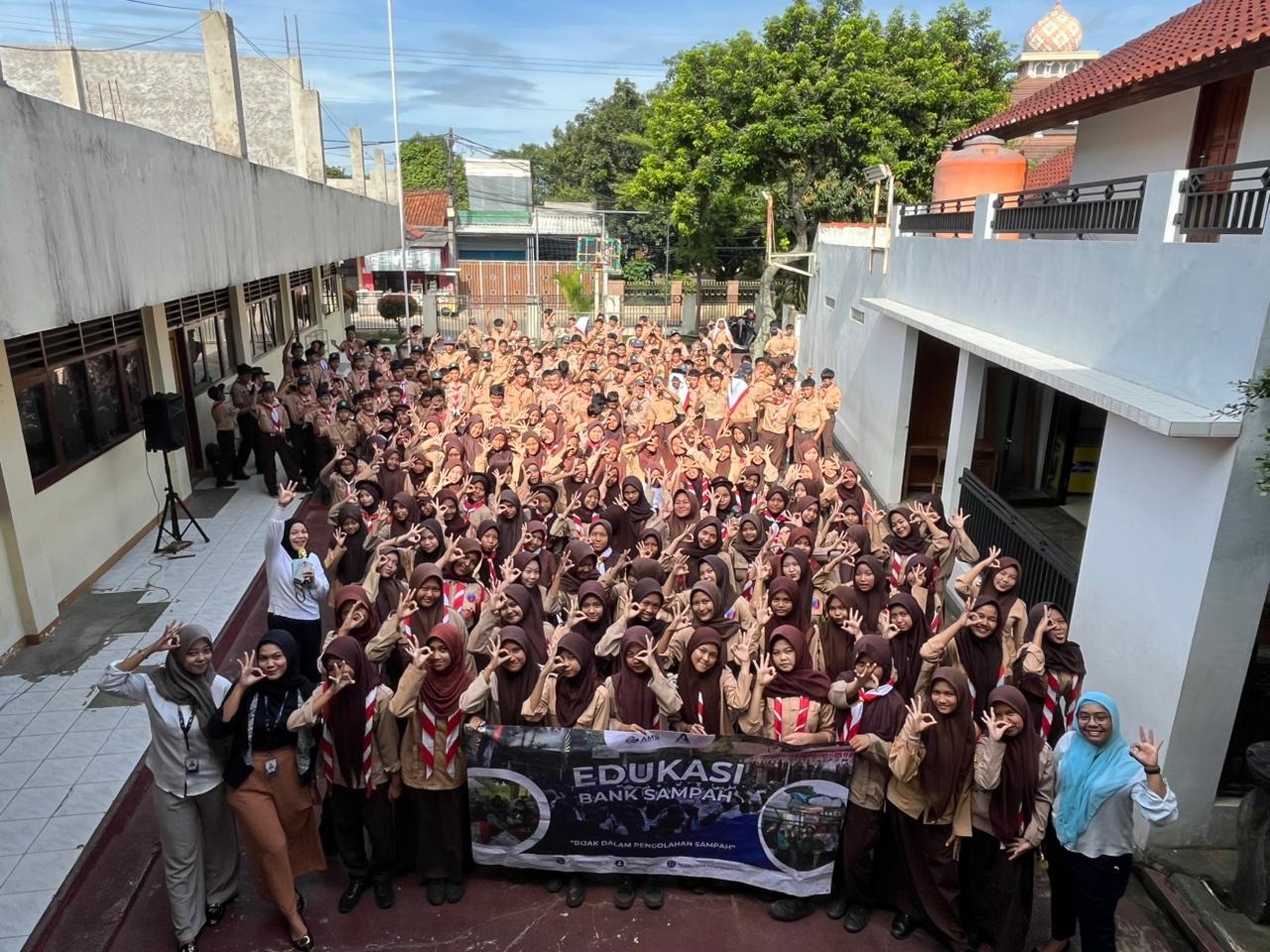 Sosialisasi Bank Sampah di SMP Radatul fallah